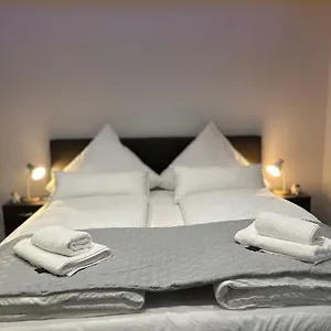 Apartment Modern Neuburg P - - 2 Zimmer, Komfort, Balkon, Wi-fi, Smart Tv, Grosse Dusche, Kueche, Neuburg an Der Donau